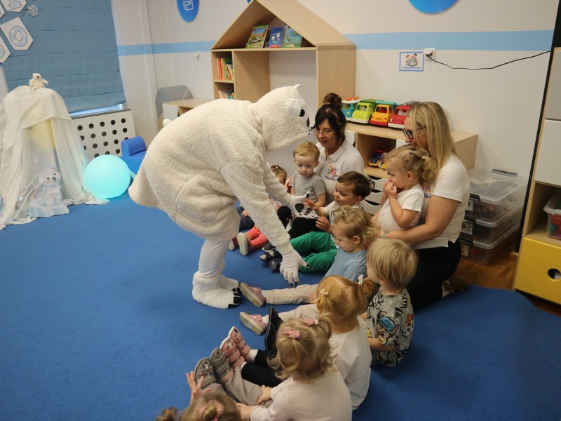 Dzieci i osoby dorosłe w przebraniu